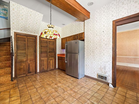 4th image of 236 Winthrop St