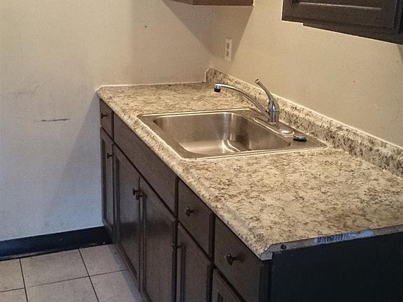 4th image of 715 Whittier St