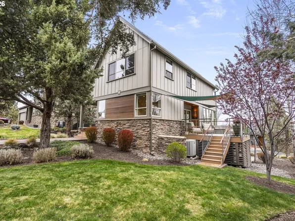 224 Volunteer Park Ln, Redmond, OR 97756