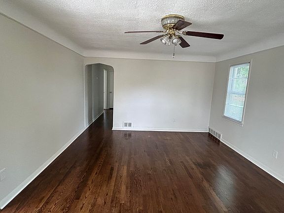3rd image of 1320 Ferris Ave