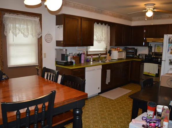 1836 N Van Buren St, Stoughton, WI 53589