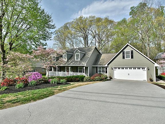 3rd image of 1213 Farrington Dr