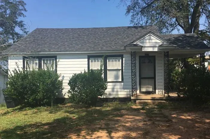 2 bed, 1.0 bath, $875 — Photo 1