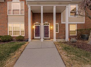 45724 Warwick Dr, Macomb, MI