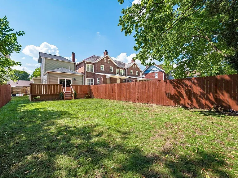574 Seymour Ave — Photo 21