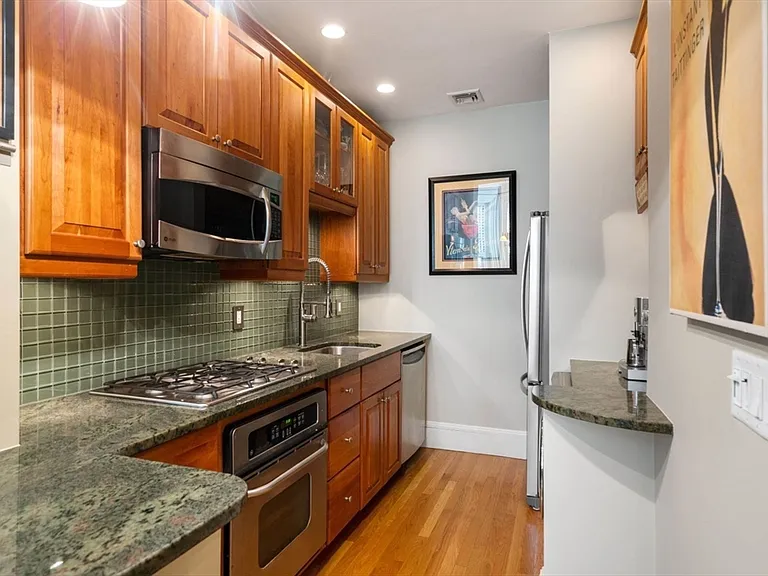 322 Beacon St #3 — Photo 8