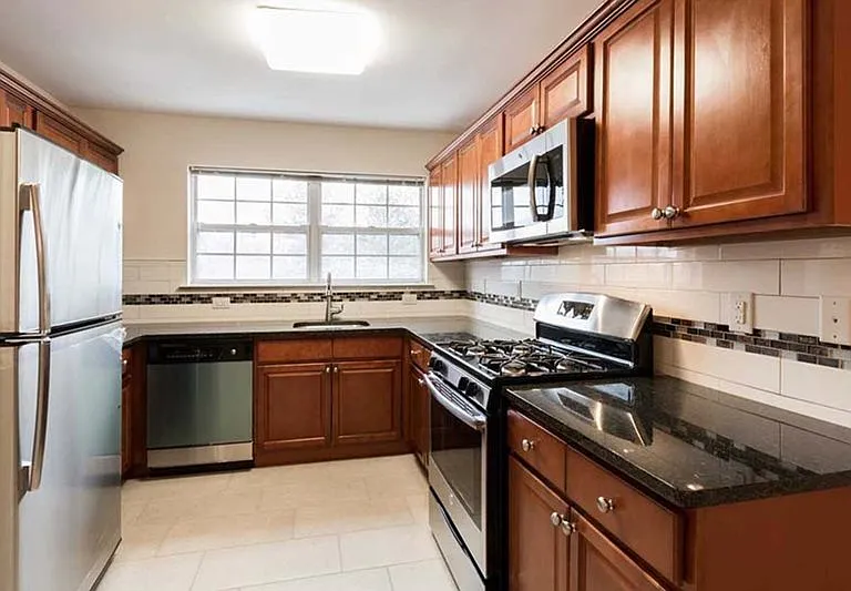 Fair Lawn Commons — Photo 8