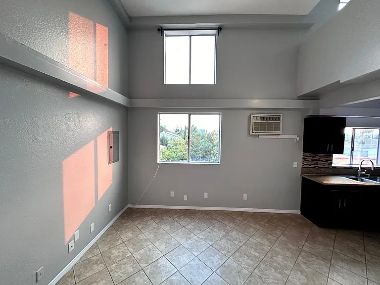432 N Kingsley Dr. — Photo 11