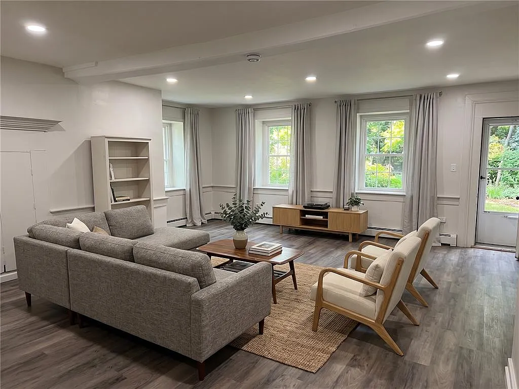 3 bed, 1.5 bath, 1836 sqft, $1,950 — Photo 2