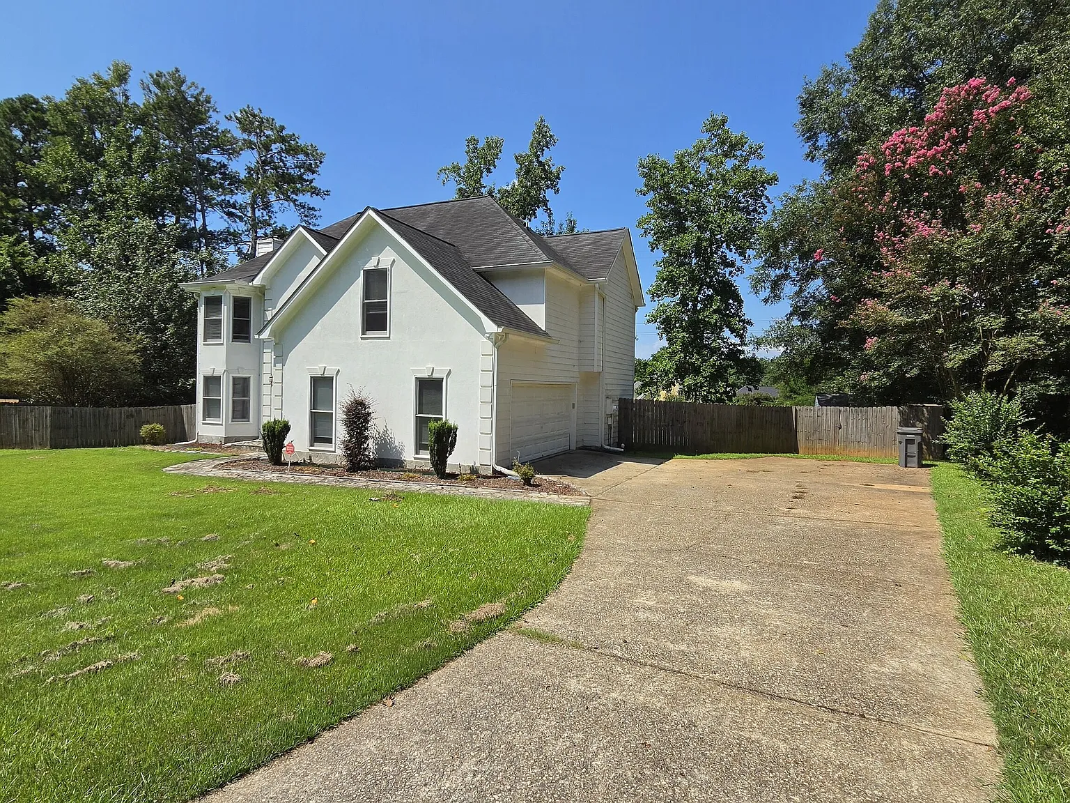 4 bed, 2.5 bath, 2388 sqft, $2,500 — Photo 4