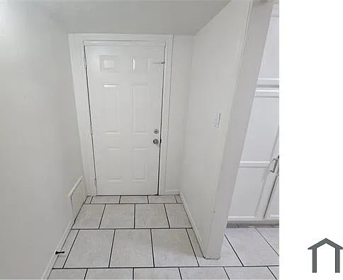 4619 E Almeria Rd — Photo 5