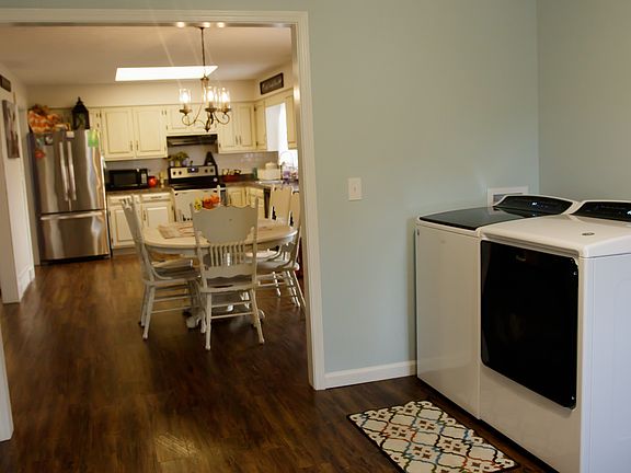 3rd image of 237 E 80th Dr