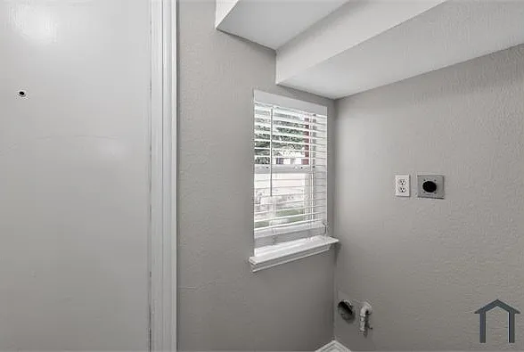 2740 Windswept Ln — Photo 22