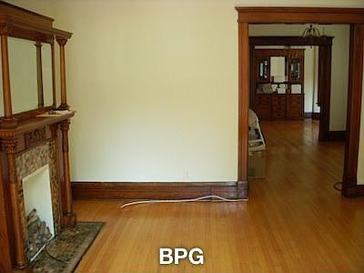 3rd image of 624 W Oakdale Ave APT 1