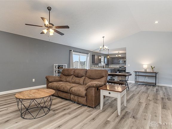 5th image of 105 Tyler Dr