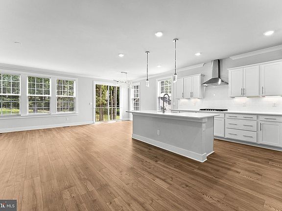5th image of 7817 Holston Ln