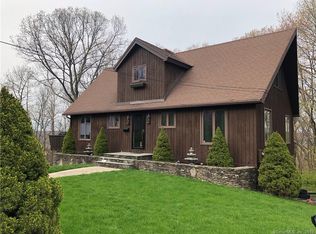 26 Green Hills Cir, Waterbury, CT 06708