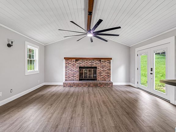 4th image of 1108 Meadow Dr
