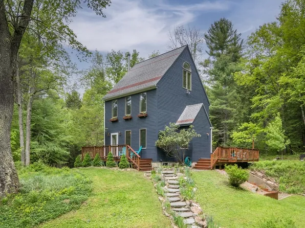224 Berkshire Trl, Cummington, MA 01026