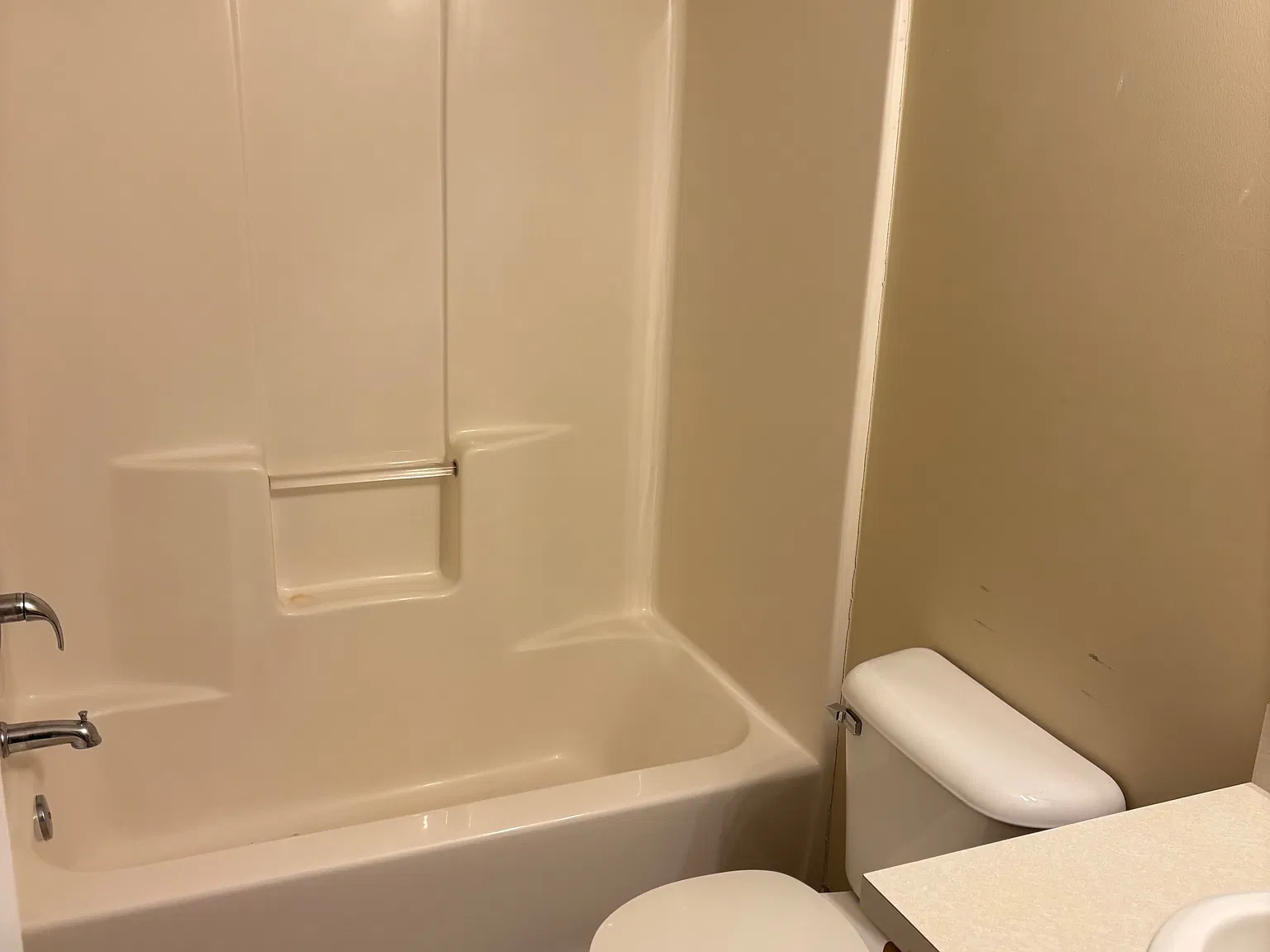 2 bed, 900 sqft, $900 — Photo 3