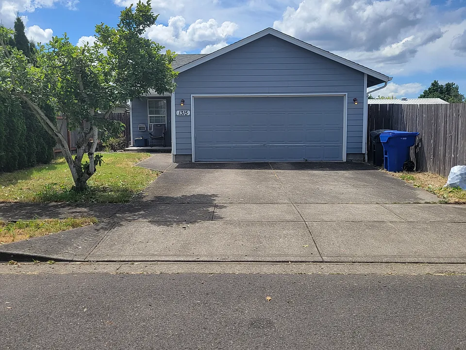 1315 Bluegrass St SE