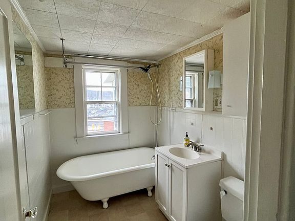 2nd image of 70 West St Unit 3