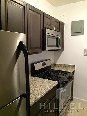 Rented by Hillel Realty Group | media 5