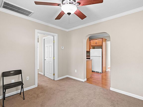 5th image of 1821 Branstetter Ln