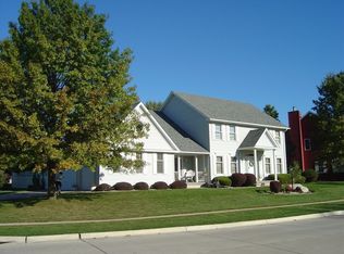 809 Birdsall Dr, Cedar Falls, IA 50613