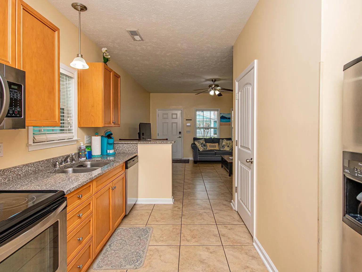 2 bed, 950 sqft, $1,700 — Photo 4