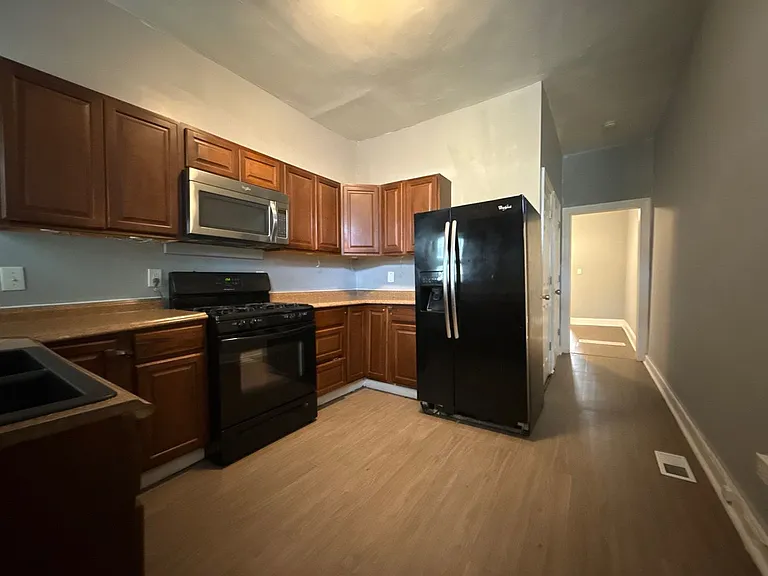 1625 Appleton St — Photo 9