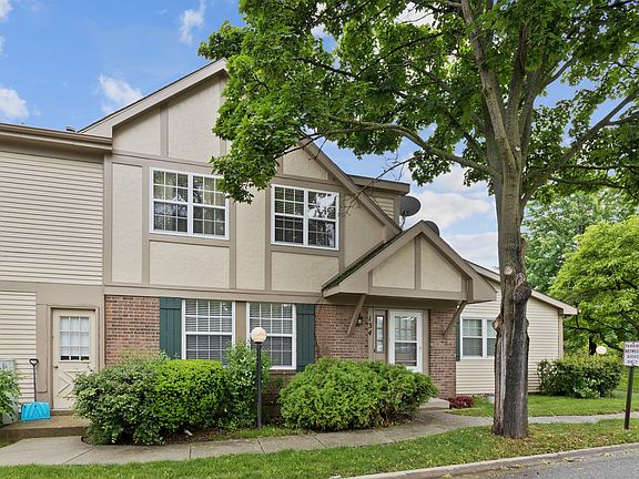 2nd image of 134 Brookwood Ct #134
