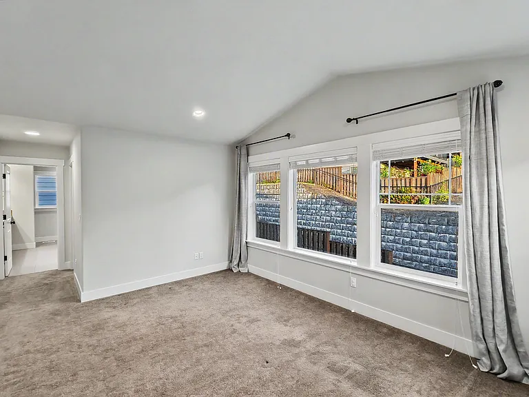 7615 Applegate Dr — Photo 16