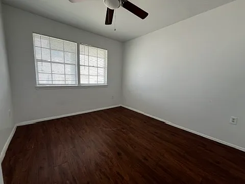 Crestwood Apartments — Photo 39