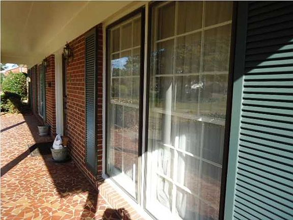 3rd image of 904 Federal Dr