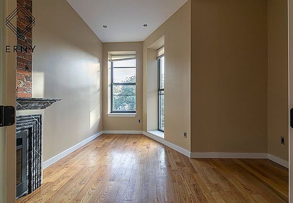 2nd image of 913 Saint Johns Pl #3D