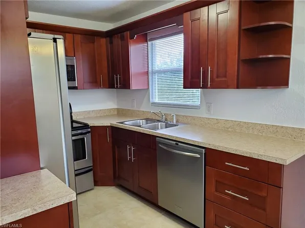 814 Frederick Reid St E, Lehigh Acres, FL 33974