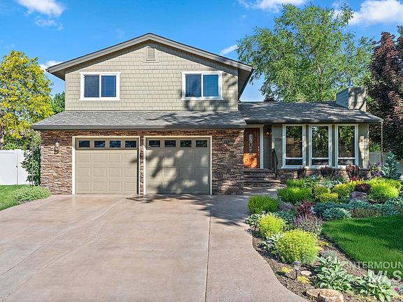 2nd image of 2205 S Tawny Woods Pl