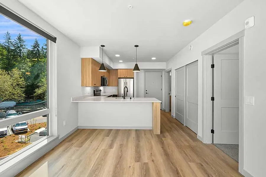 Madrona — Photo 2