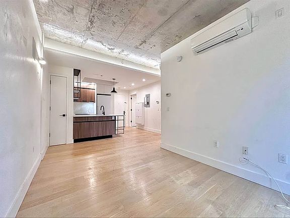 4th image of 152 Manhattan Ave APT 3B