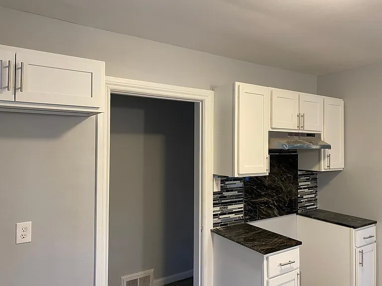 305 Radcliffe Rd — Photo 2