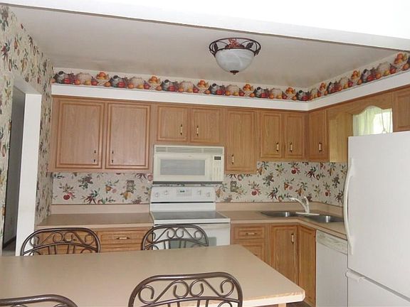 3rd image of 211 Municipal Dr