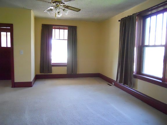 4th image of 200 Leroy St