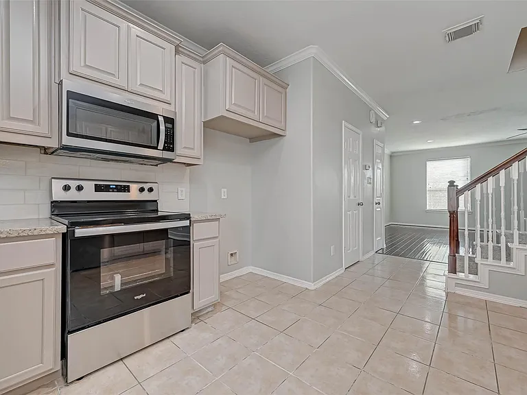 7816 Stoneyway Dr — Photo 24
