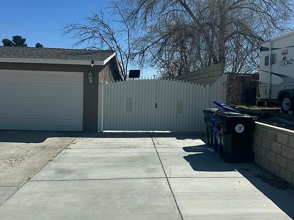 3rd image of 15839 La Paz Dr