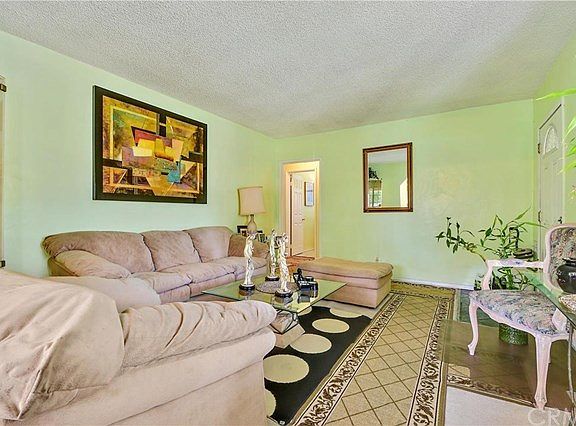 4th image of 2051 Adriatic Ave