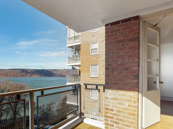 2621 Palisade Avenue image 3 of 22