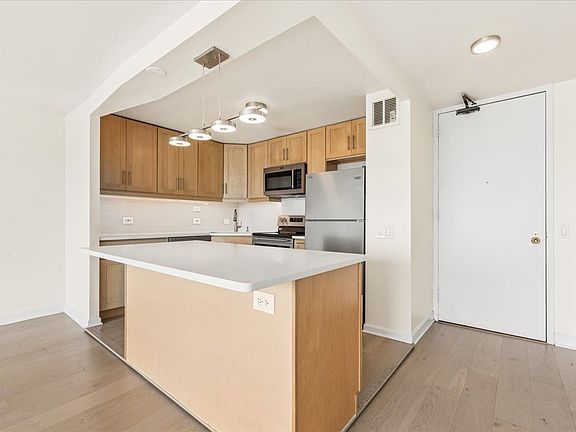 4th image of 5445 N Sheridan Rd APT 3211