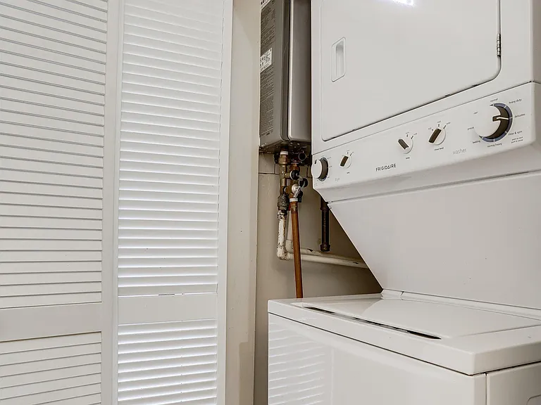 82 Q St SW #1 — Photo 9
