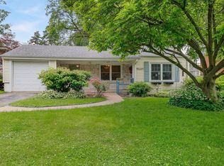 831 Sheridan Pl, Downers Grove, IL 60515